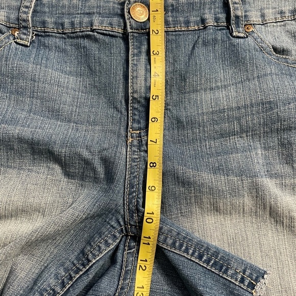 7 for all Mankind embroidered stretch Jean Shorts size 20 - Picture 6 of 10